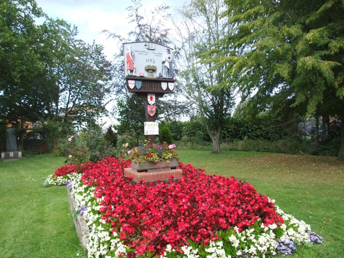 Charming Woodland Lodge 2 Person 1 Bedroom Great Yarmouth Extérieur photo